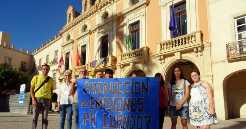 Greenpeace lleva una agenda a la concejala de movilidad del Ayuntamiento de Almería para recordarle sus compromisos con la ciudadanía – ES